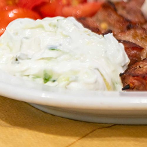 bb02.-Apollon-Restaurant-Biergarten-Garten-Taverna-Leipzig-Dolmadakia-Bifteki-Gyros-Saganaki-grieche-Ouzo-Oktopus-lecker-Souflaki-Grill-griechischer-Wein-Feta-Musik-Griechenland